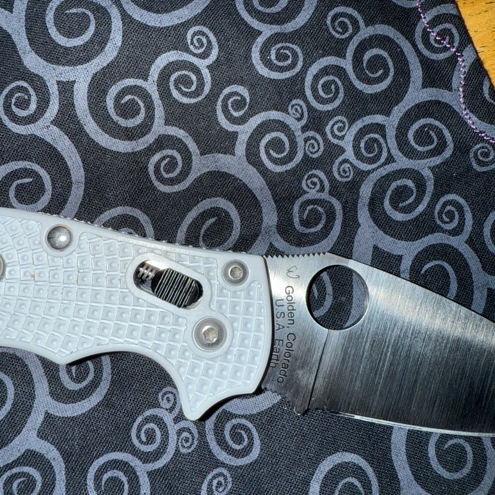 SPYDERCO MANIX 2 WHITE FRN - Picture 5 of 10